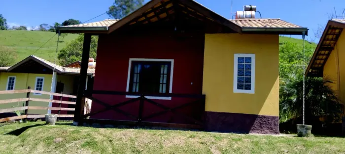 Aluga-se para casal, um chale, Bairro Sapucai, Sapucai Mirim.