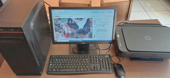 Desktop completo com monitor DELL e impressora HP funcionando perfeitamente