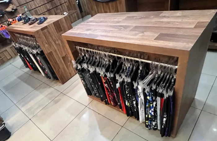 Aparador para loja de roupas novo pouco usado