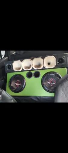 Vendo som de carro ?