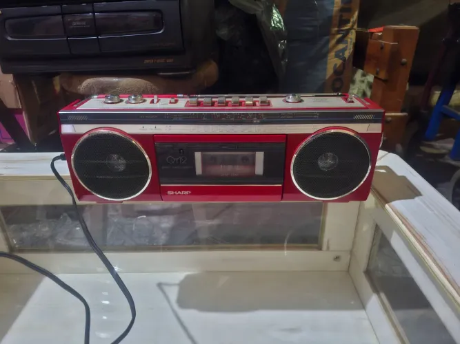 Rádio Gravador Sharp.