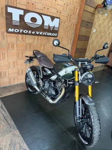 Triumph scrambler 400 x 
