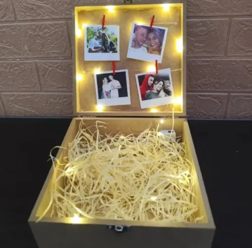 Caixa Decorada com luzes e fotos