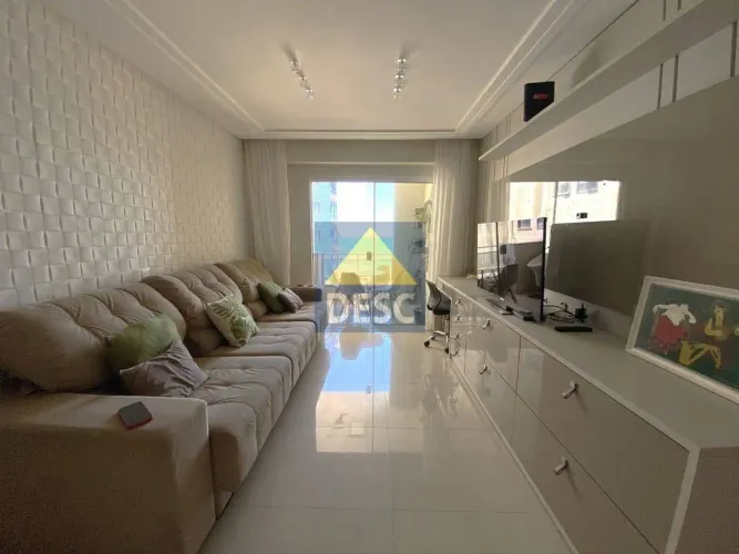 Apartamento Frente Mar com 3 Dormitórios e Dependência para Aluguel Anual na Av. Atlântica