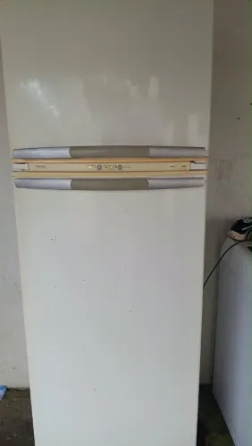 Geladeira usada em bom estado
