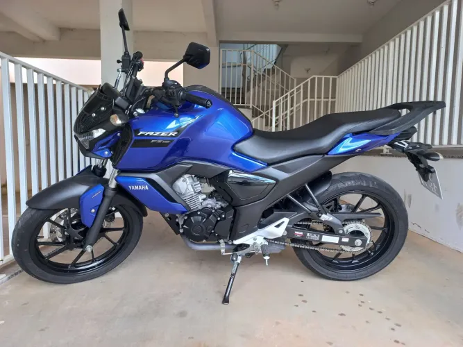FZ 15 preço tabela, único dono, baixo Km.