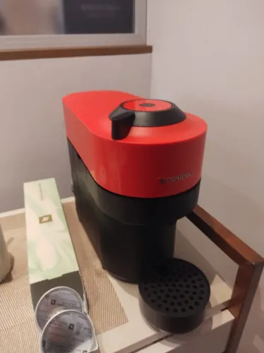 Cafeteira Nespresso Vertuo Pop - usada