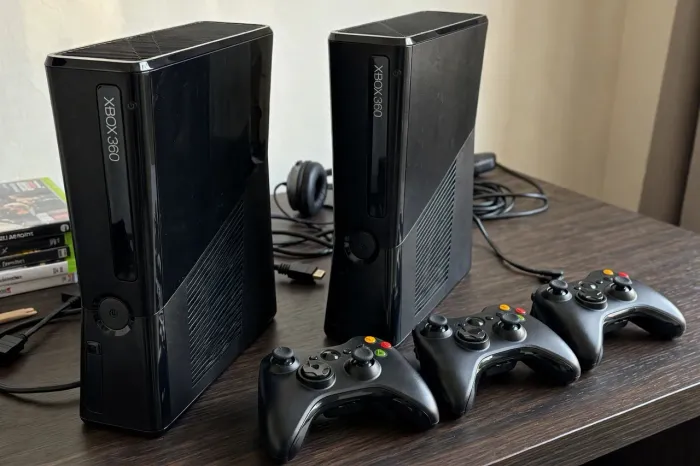 Lote Xbox 360 com defeito + controles originais para conserto ou peças