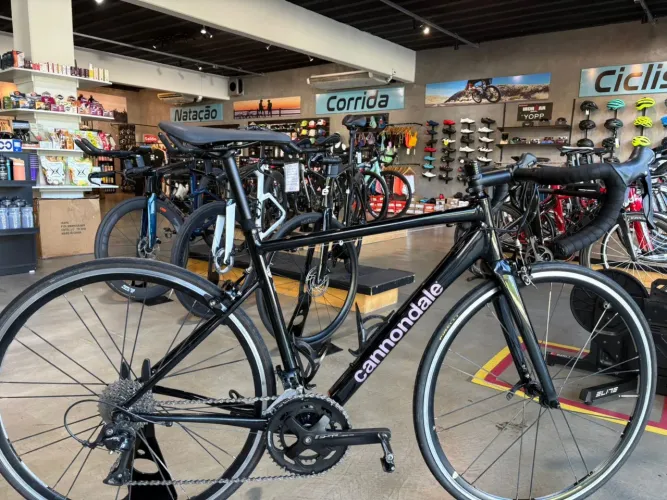 Cannondale óptimo sora tam 54 seminova com Pedal Shimano rs500