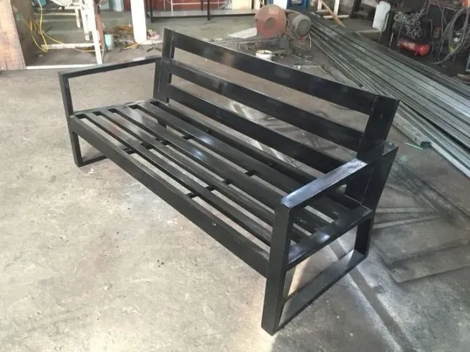 Estrutura de metalon para sofá 