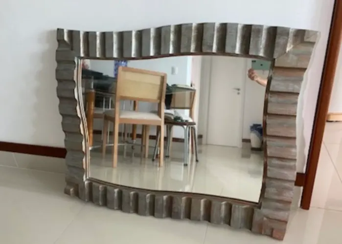 Espelho Decorativo Design Moderno 1,00x0,78m c/ Moldura Madeira Ouro Velho
