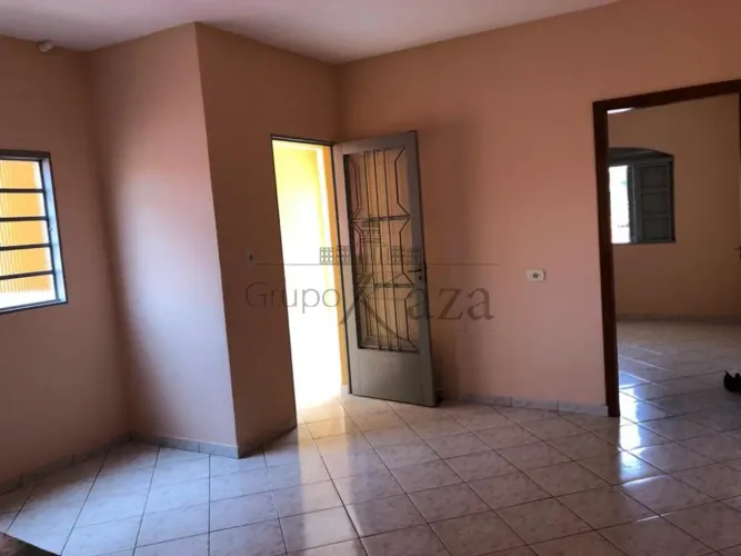 Casa - Jardim Portugal - 2 Dormitórios - 100m².