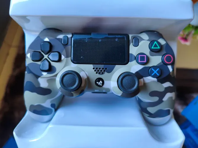 Controle de Playstation 4 camuflado + cabocde carregamento