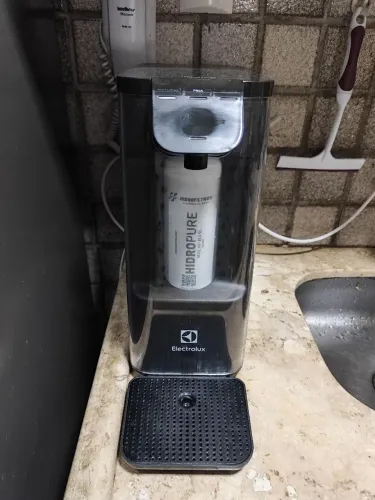 Purificador de Água Electrolux de Mesa Acqua Pure4x Água Gelada e Natural PE12G