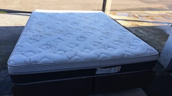 Cama casal queen com box