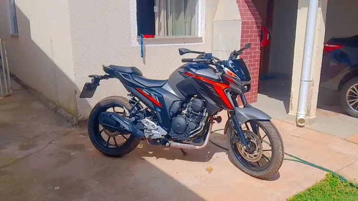 Yamaha Fazer 2024/2025 - 16.395 km - R$ 21.750