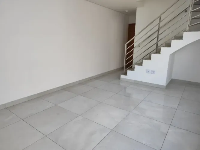 Cobertura com elevador e 4 vagas.