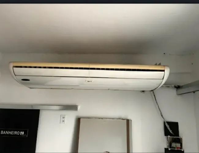 Ar condicionado de 60 mil btus.