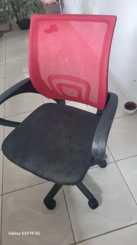 Cadeira de escritório com rodizio