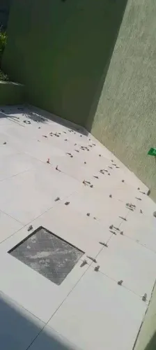Ladrilheiro, entre outros 