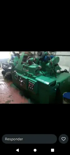 Torno industrial mais ferramentas de  precisão 
