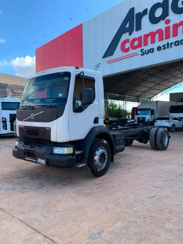 VOLVO VM 270 4x2 2p (diesel) (E5)