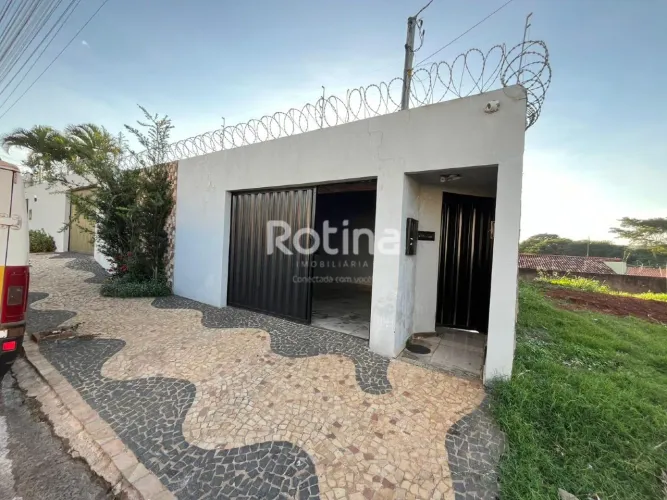 Casa para alugar, 3 quartos, Santa Rosa - Uberlândia/MG - Rotina Imobiliária