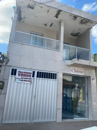 Excelente casa com primeiro andar