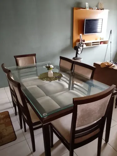 MESA COM TAMPA DE VIDRO ( 6 CADEIRAS )