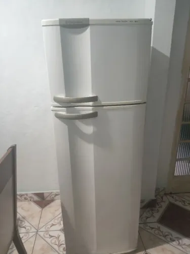 Geladeira Electrolux 260L