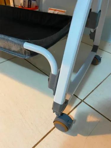 Moisés acomoda bebe 
