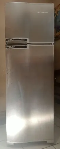 Geladeira inox usada em bom estado.