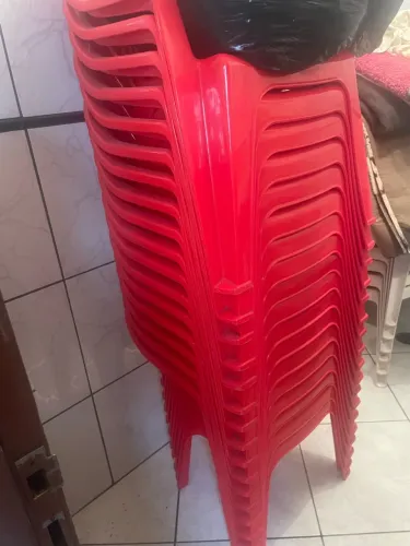Cadeiras de plástico