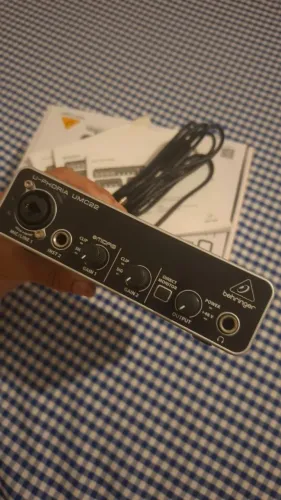 Interface de Áudio Behringer U-Phoria UMC22 - Pouco usada (Apenas venda)