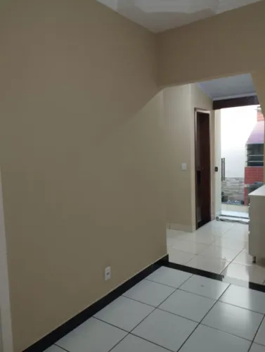 Casa em ótima localização , com garagem pra moto *