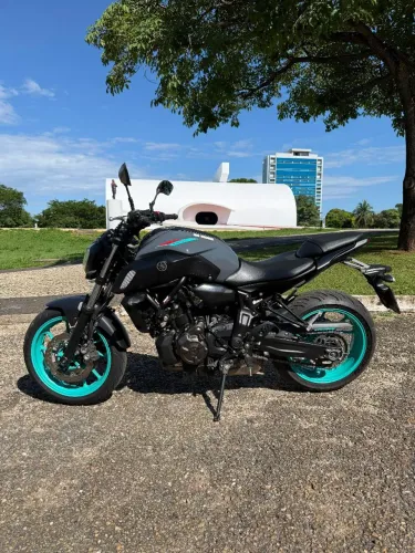 Yamaha MT 07 (2024) impecável 