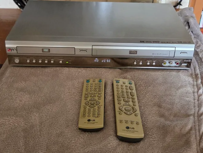DVD/VCR COMBO LG DC884B