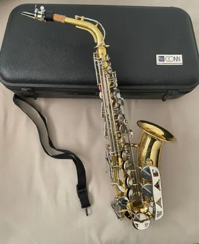 Saxofone CONN USA Alto