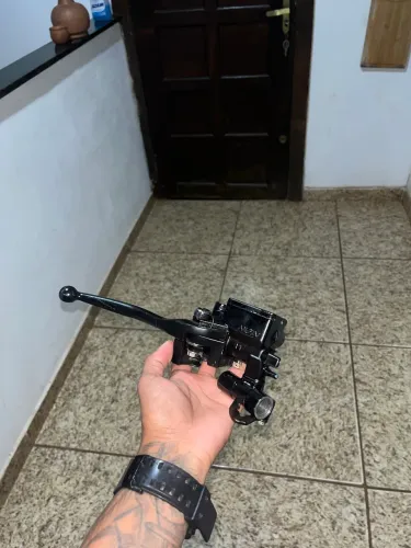 Vendo canelas da titan 2024 com sistema de freio a disco