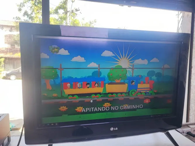 TV LG 32 POLEGADAS 3 ENTRADAS HDMI FUNCIONANDO PERFEITAMENTE