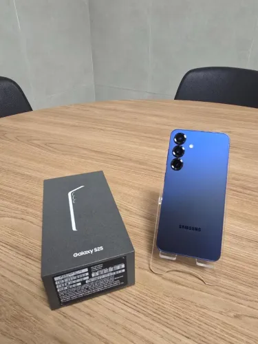 Samsung Galaxy S25 256GB Azul - Impecável / Completo