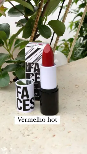 Batom cremoso vermelho hot natura 