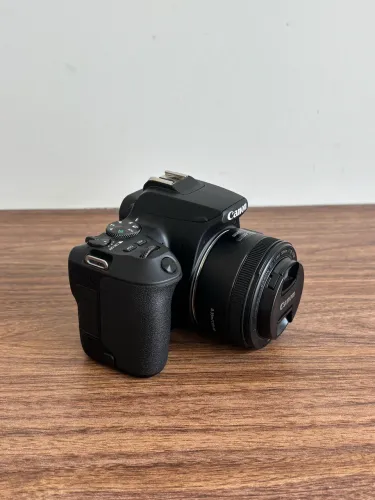 Canon EOS R50 + Lente RF 50mm - Mirrorless 4K