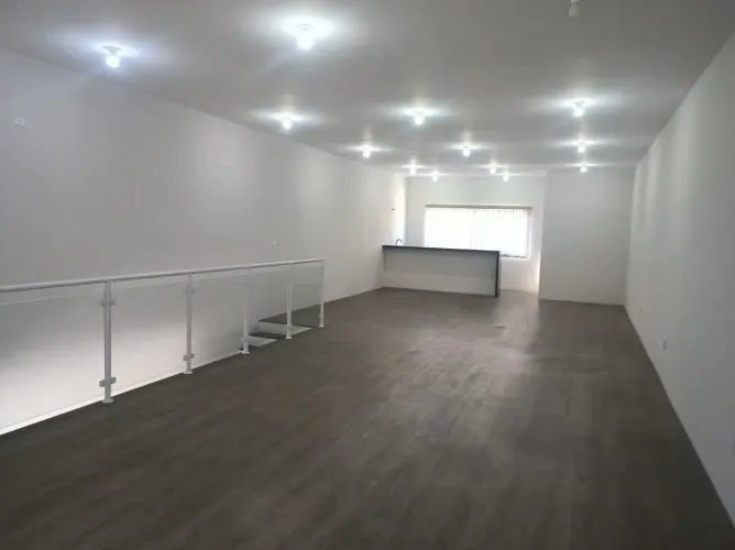 Galpão 250m² de contrução piso inferior e superior
