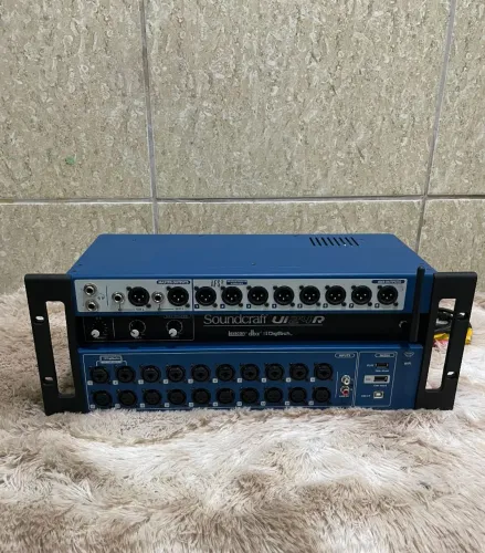 Mesa digital UI24R