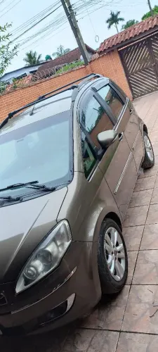 Fiat Idea Essence 1.6 Flex 16V 5P 2014