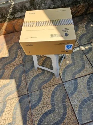 Projetor epson e 20 novo caixa lacrada. 2.600.00 reais