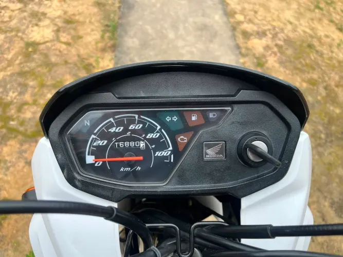 Moto pop 110i único dono quase 17mil rodada