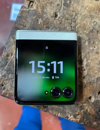 VENDO MOTOROLA RAZR 60, 256 GIGAS 12 DE RAM NOVO