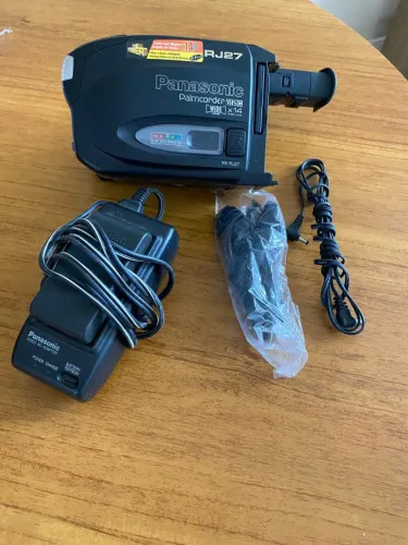 Filmadora Panasonic original vintage em excelente estado de conservação.